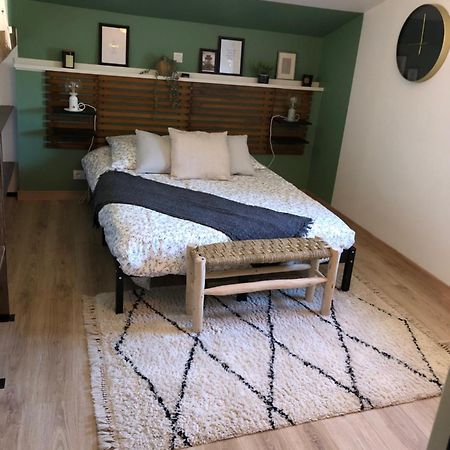 Au Dessus De Chez Nous Bed & Breakfast Doulezon Ngoại thất bức ảnh